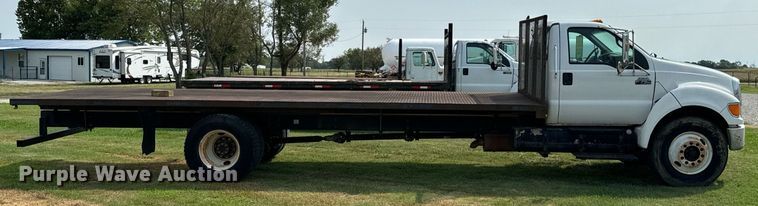 image for item DX1128 2006 Ford F750 Super Duty XL flatbed truck