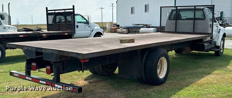 image for item DX1128 2006 Ford F750 Super Duty XL flatbed truck