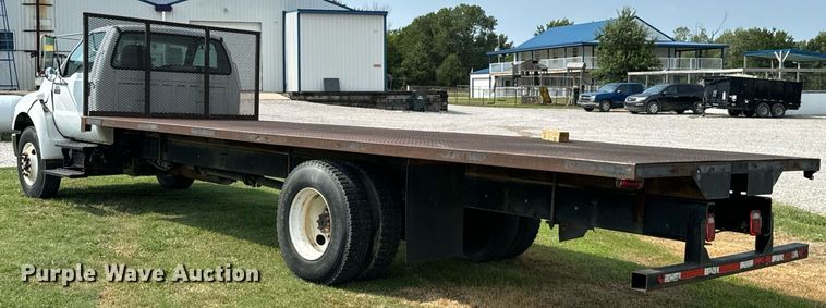 image for item DX1128 2006 Ford F750 Super Duty XL flatbed truck