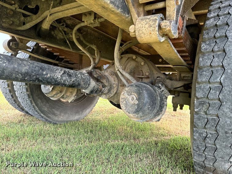 image for item DX1128 2006 Ford F750 Super Duty XL flatbed truck