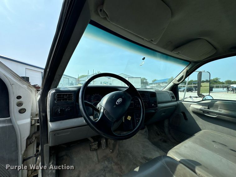 image for item DX1128 2006 Ford F750 Super Duty XL flatbed truck