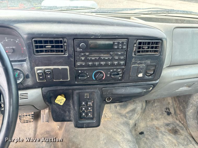 image for item DX1128 2006 Ford F750 Super Duty XL flatbed truck