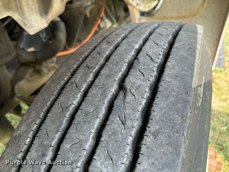 image for item DX1128 2006 Ford F750 Super Duty XL flatbed truck