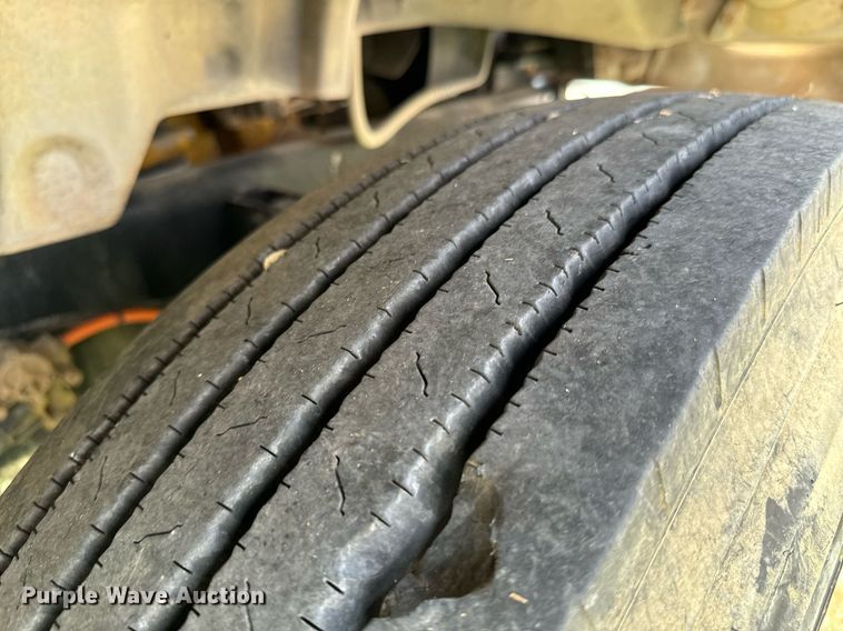 image for item DX1128 2006 Ford F750 Super Duty XL flatbed truck