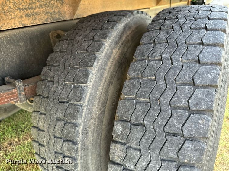 image for item DX1128 2006 Ford F750 Super Duty XL flatbed truck