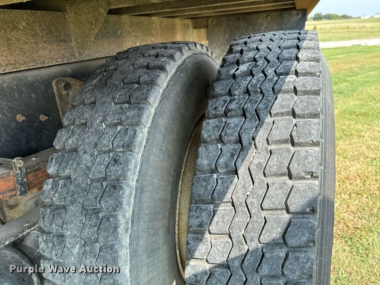 image for item DX1128 2006 Ford F750 Super Duty XL flatbed truck