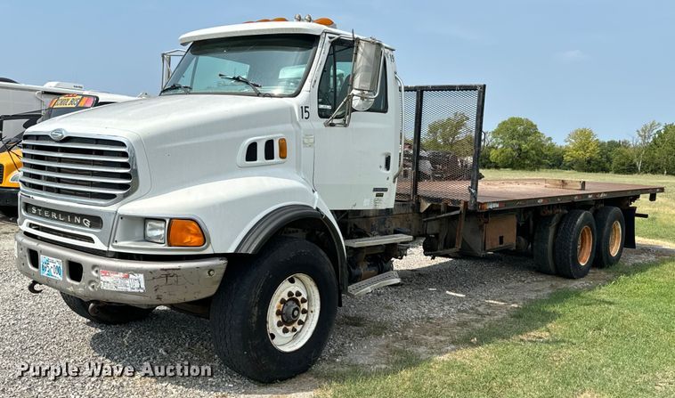 image for item DX1130 2005 Sterling L9500 flatbed truck