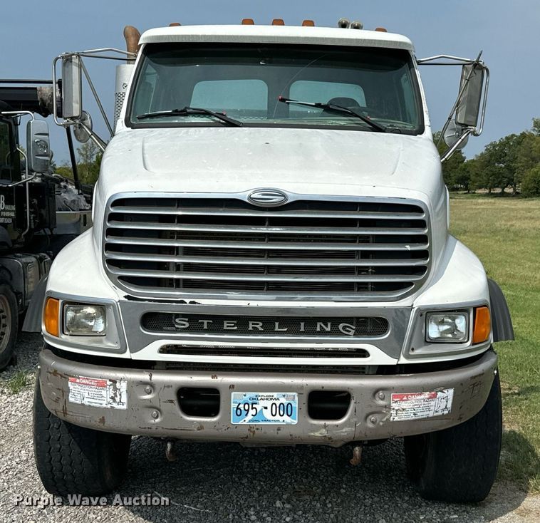 image for item DX1130 2005 Sterling L9500 flatbed truck