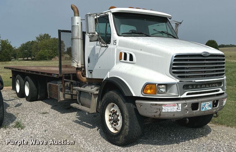 image for item DX1130 2005 Sterling L9500 flatbed truck