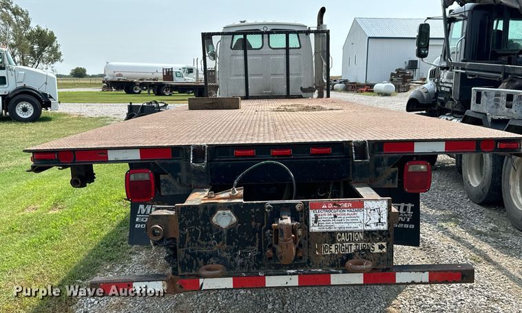 image for item DX1130 2005 Sterling L9500 flatbed truck