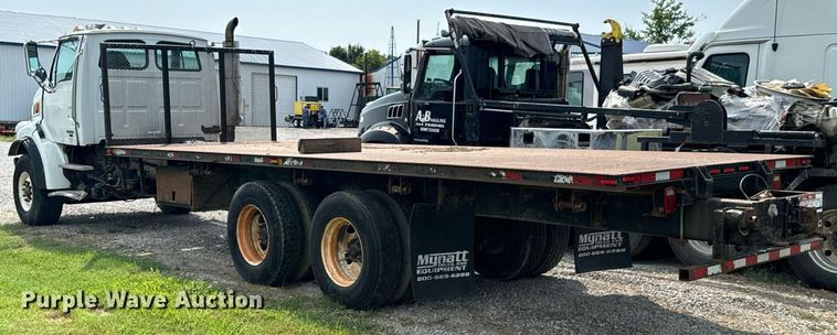 image for item DX1130 2005 Sterling L9500 flatbed truck