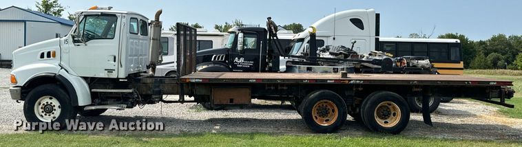 image for item DX1130 2005 Sterling L9500 flatbed truck
