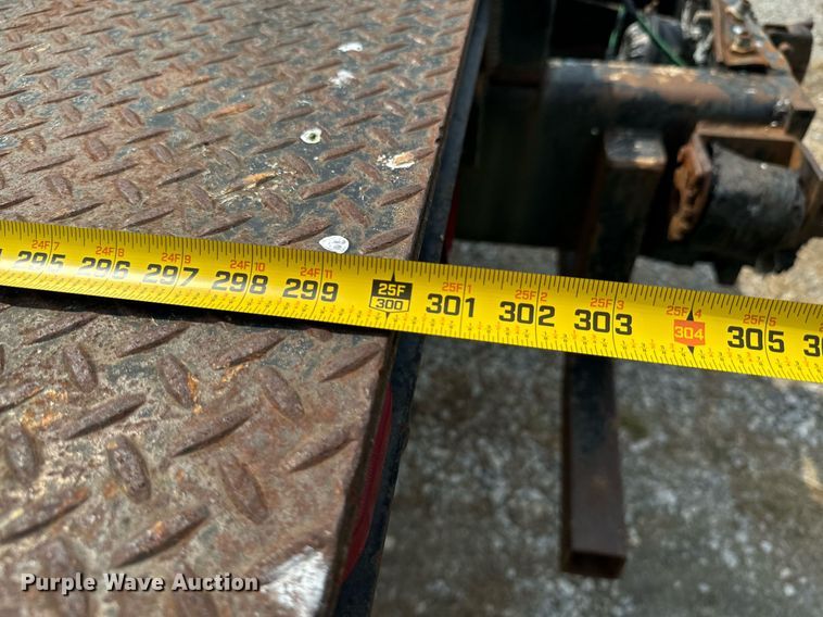 image for item DX1130 2005 Sterling L9500 flatbed truck