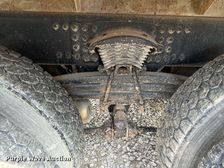 image for item DX1130 2005 Sterling L9500 flatbed truck