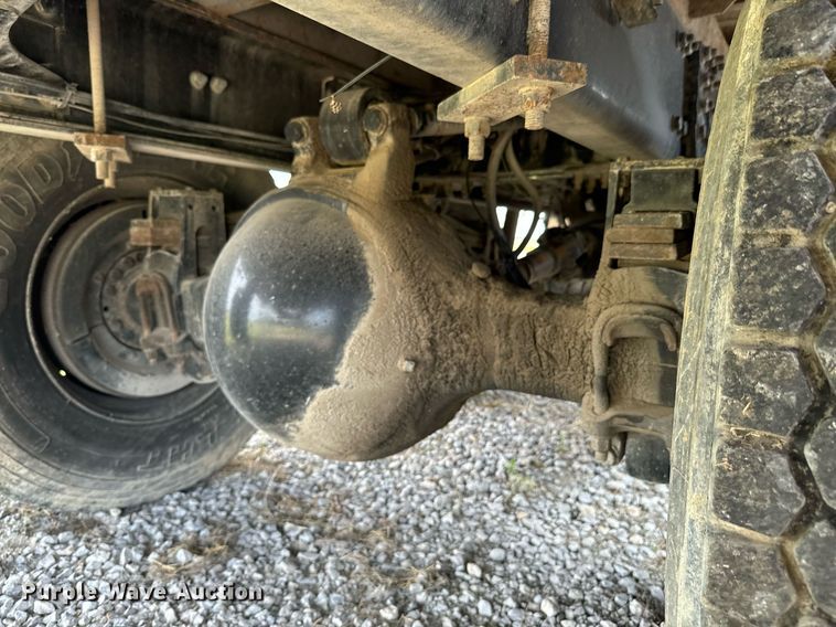 image for item DX1130 2005 Sterling L9500 flatbed truck