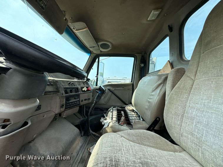 image for item DX1130 2005 Sterling L9500 flatbed truck