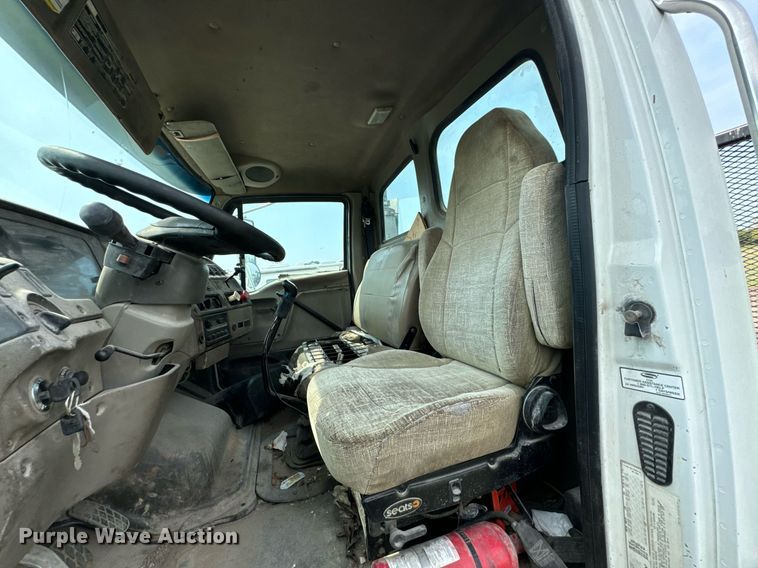 image for item DX1130 2005 Sterling L9500 flatbed truck