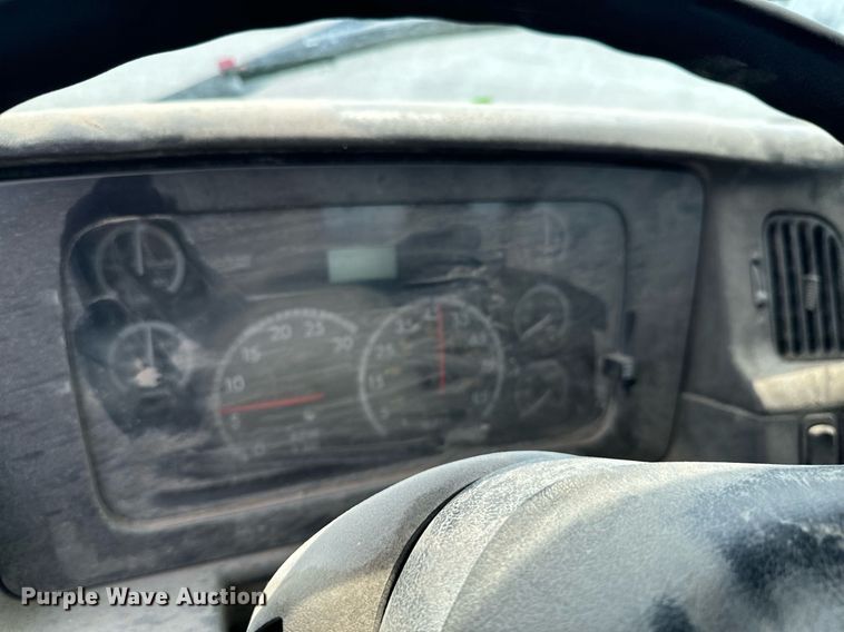 image for item DX1130 2005 Sterling L9500 flatbed truck