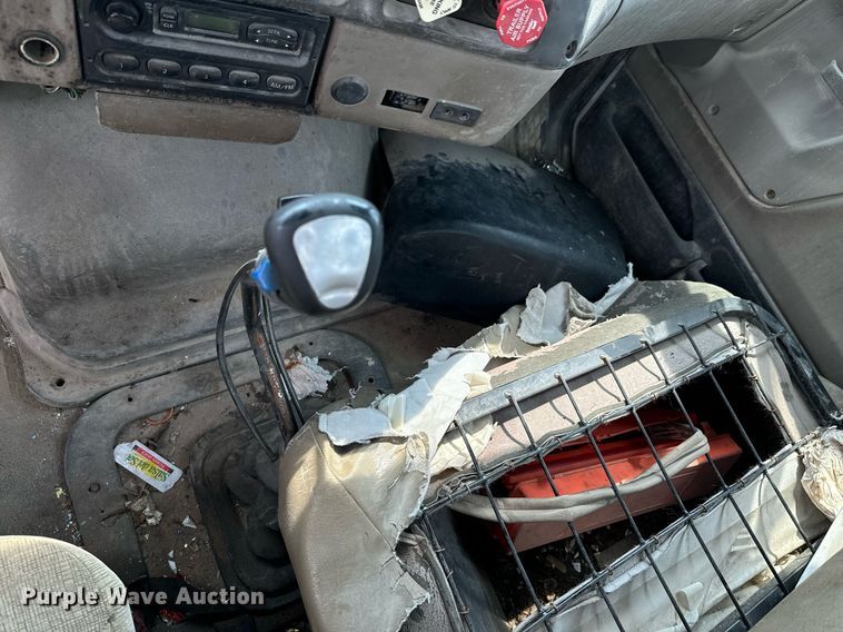 image for item DX1130 2005 Sterling L9500 flatbed truck