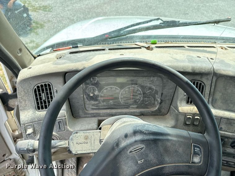 image for item DX1130 2005 Sterling L9500 flatbed truck