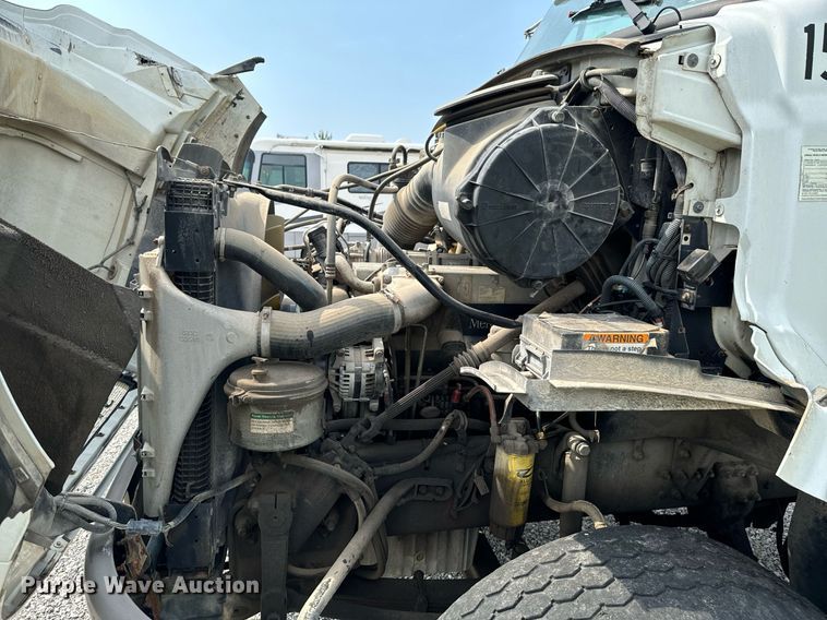 image for item DX1130 2005 Sterling L9500 flatbed truck