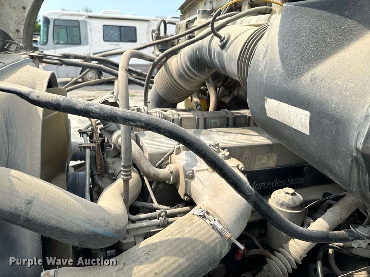 image for item DX1130 2005 Sterling L9500 flatbed truck