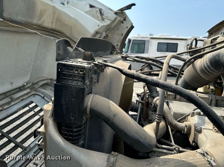 image for item DX1130 2005 Sterling L9500 flatbed truck