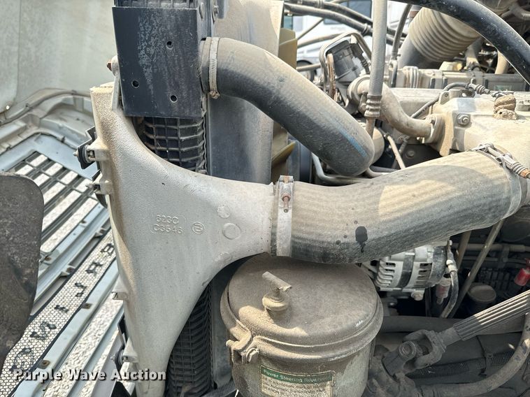 image for item DX1130 2005 Sterling L9500 flatbed truck