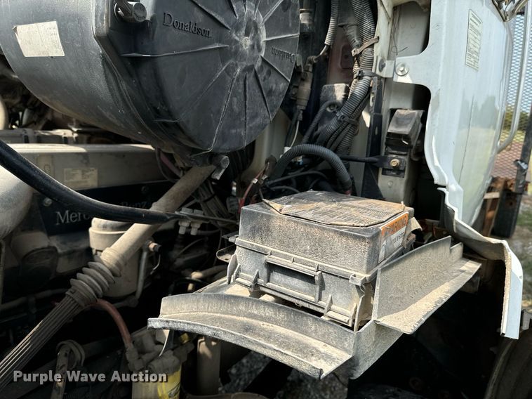 image for item DX1130 2005 Sterling L9500 flatbed truck