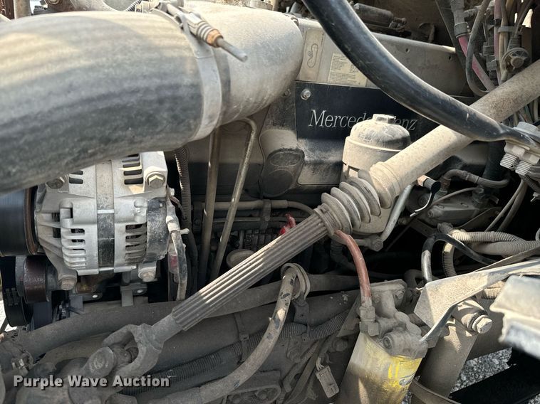 image for item DX1130 2005 Sterling L9500 flatbed truck