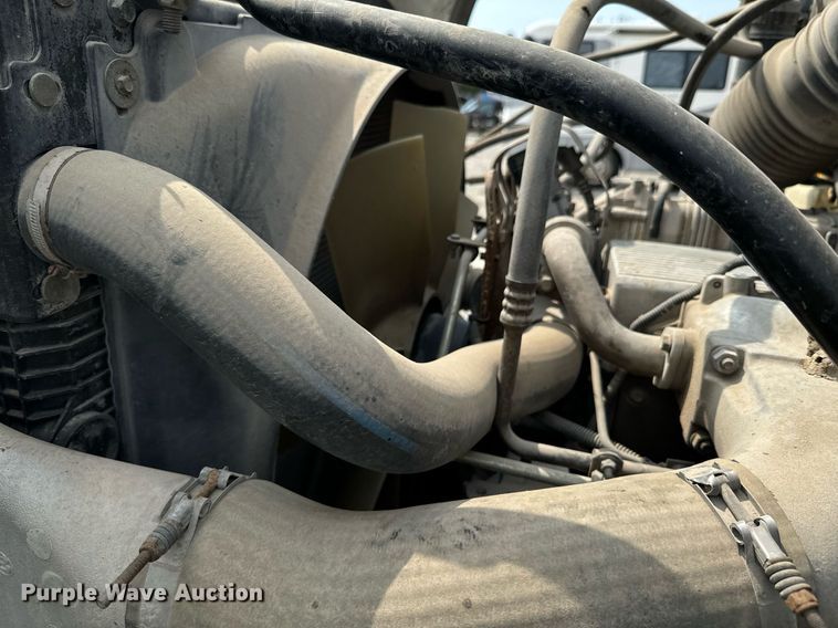 image for item DX1130 2005 Sterling L9500 flatbed truck