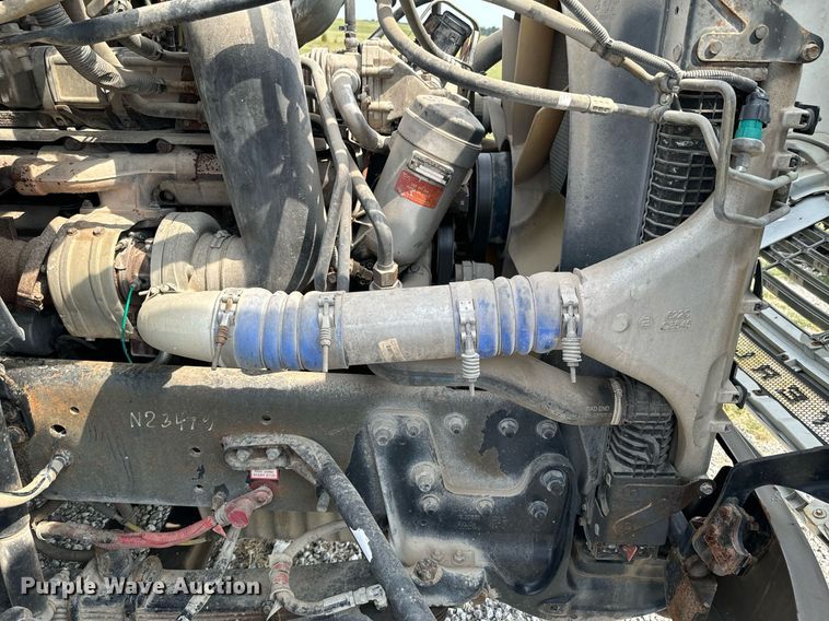 image for item DX1130 2005 Sterling L9500 flatbed truck