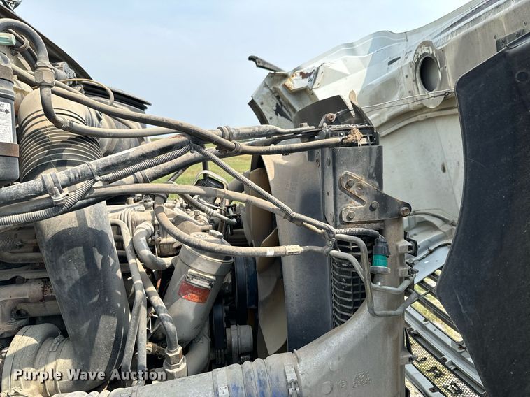 image for item DX1130 2005 Sterling L9500 flatbed truck