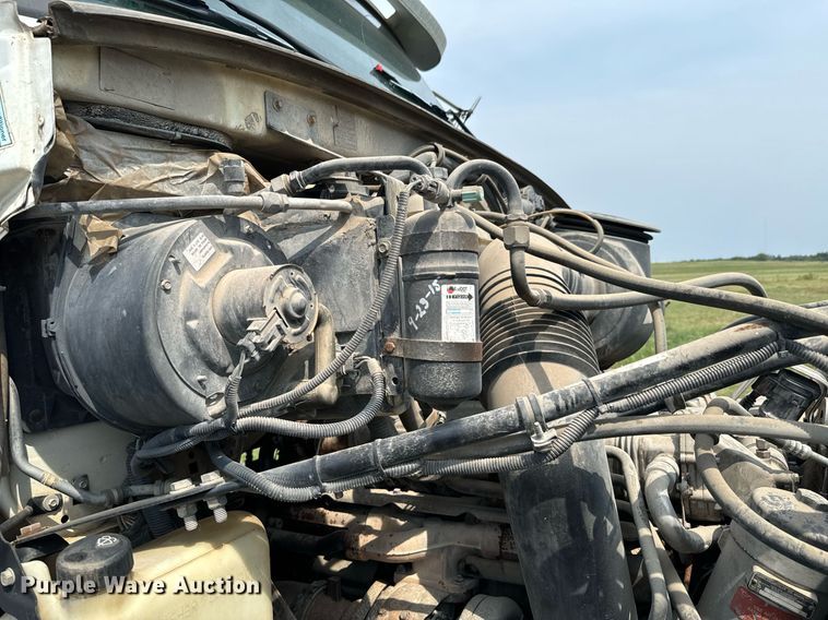 image for item DX1130 2005 Sterling L9500 flatbed truck