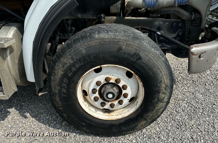 image for item DX1130 2005 Sterling L9500 flatbed truck