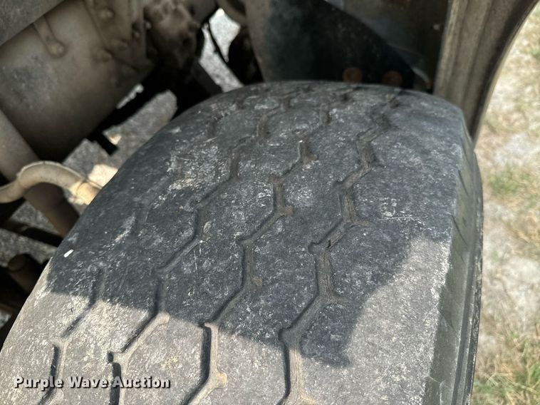 image for item DX1130 2005 Sterling L9500 flatbed truck