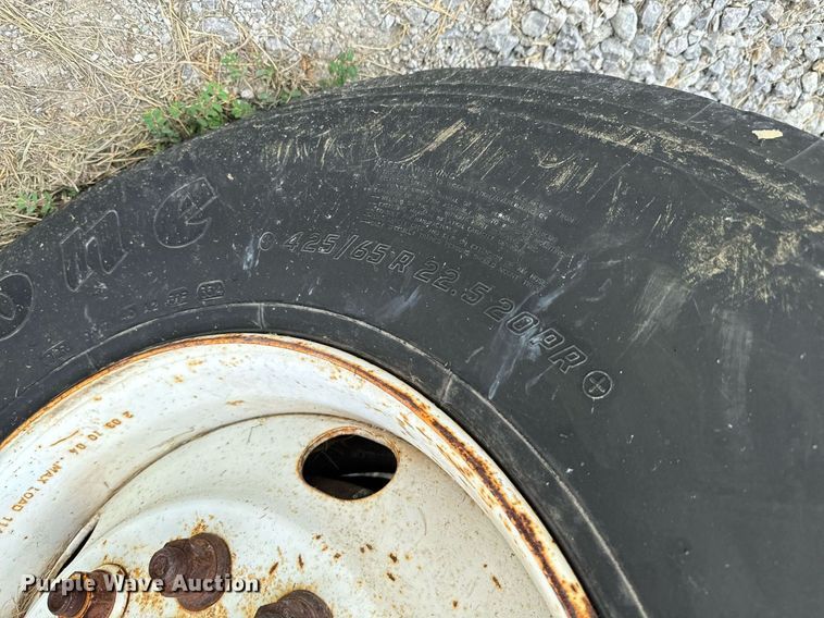 image for item DX1130 2005 Sterling L9500 flatbed truck