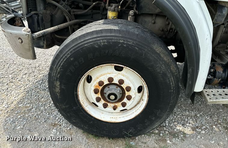 image for item DX1130 2005 Sterling L9500 flatbed truck