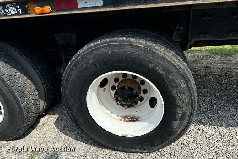 image for item DX1130 2005 Sterling L9500 flatbed truck