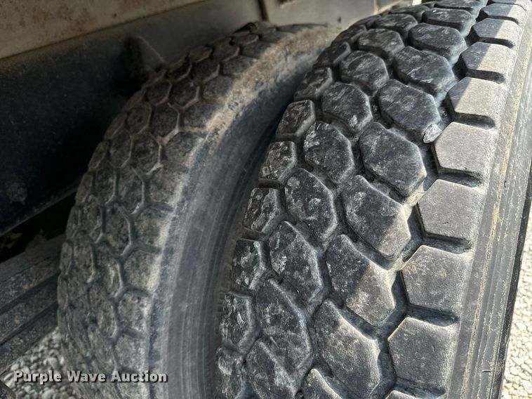 image for item DX1130 2005 Sterling L9500 flatbed truck