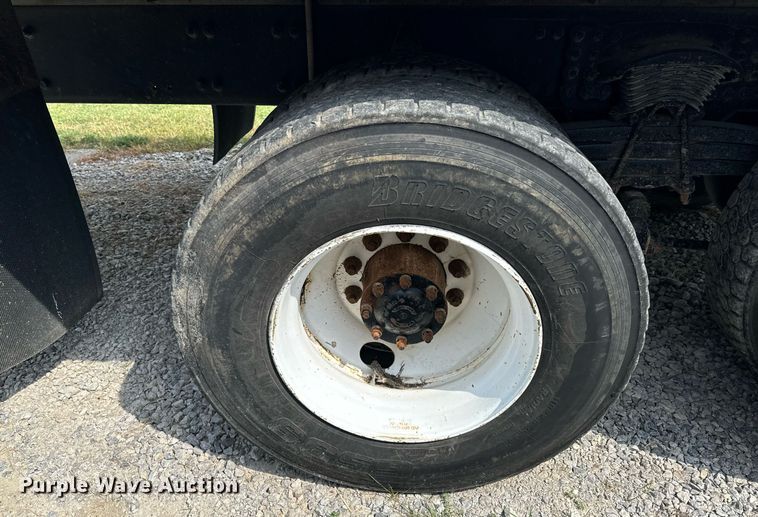 image for item DX1130 2005 Sterling L9500 flatbed truck