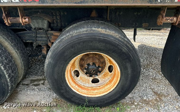 image for item DX1130 2005 Sterling L9500 flatbed truck