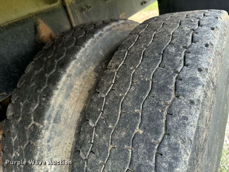 image for item DX1130 2005 Sterling L9500 flatbed truck