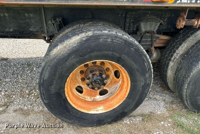 image for item DX1130 2005 Sterling L9500 flatbed truck