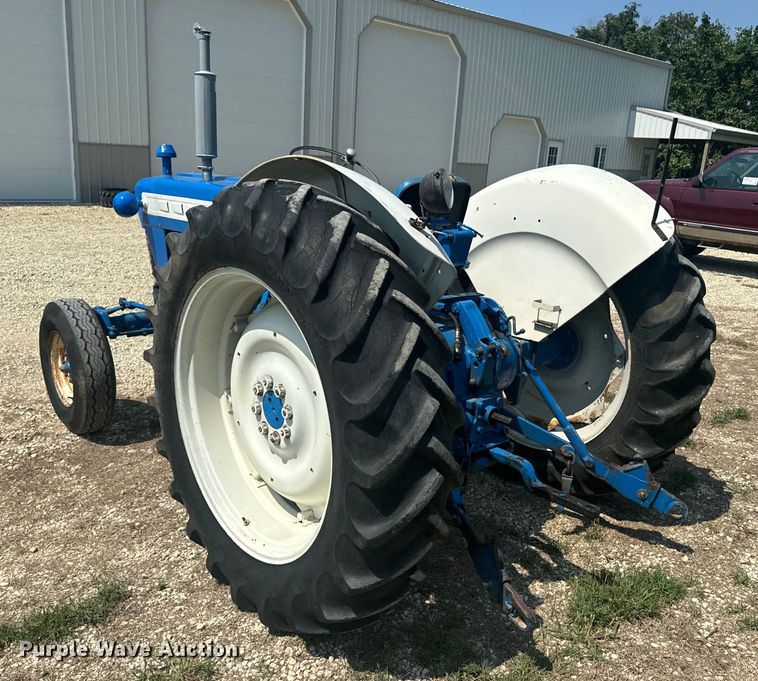 image for item EE7542 1968 Ford 4000 tractor