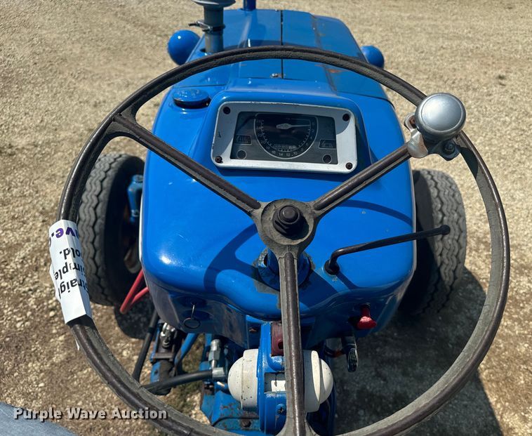 image for item EE7542 1968 Ford 4000 tractor