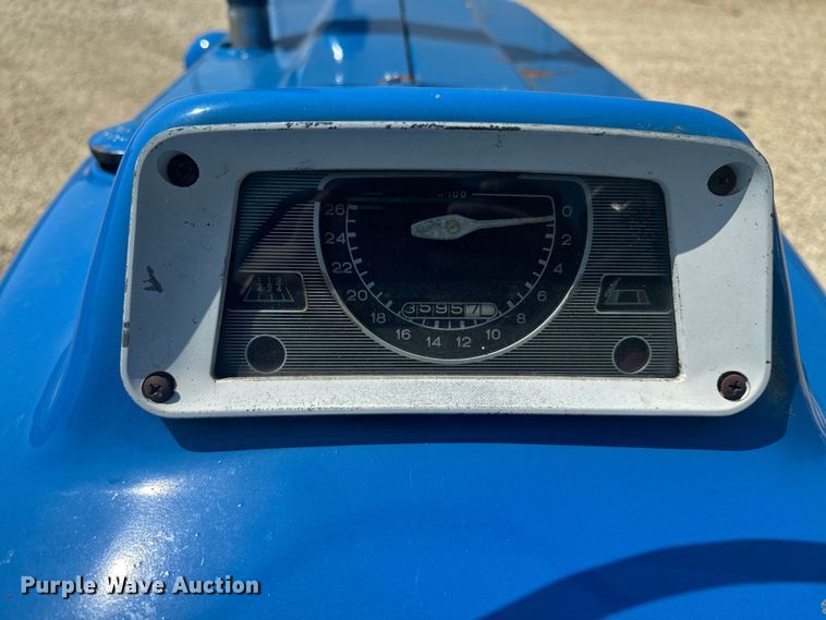 image for item EE7542 1968 Ford 4000 tractor