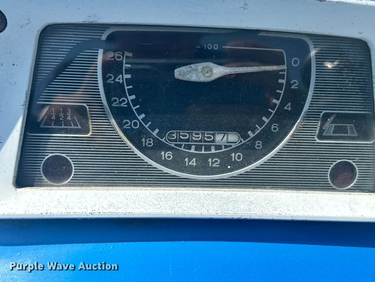 image for item EE7542 1968 Ford 4000 tractor