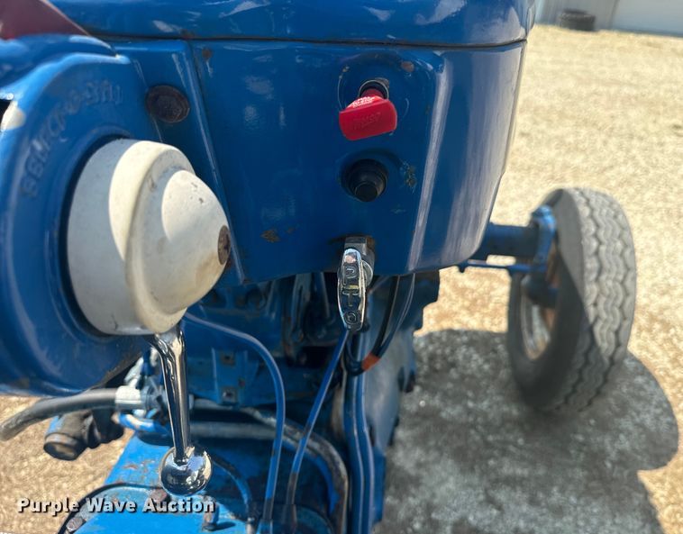 image for item EE7542 1968 Ford 4000 tractor