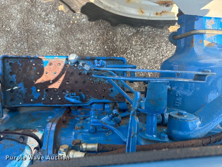 image for item EE7542 1968 Ford 4000 tractor